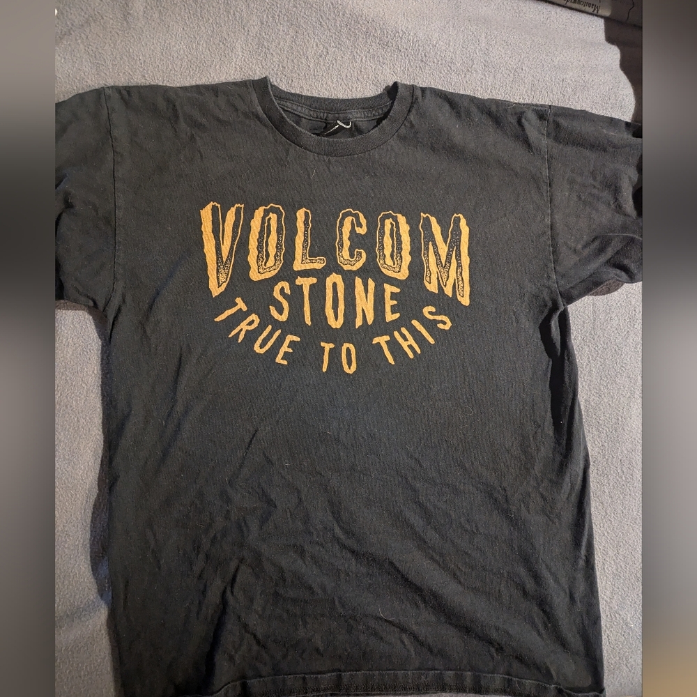 Volcom tshirt